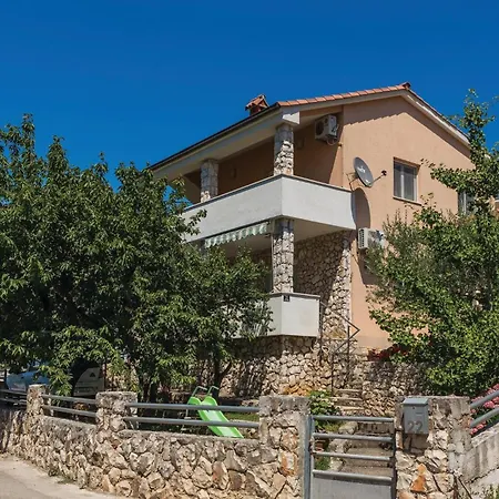 Awesome In Okrug Gornji With Kitchen Сasa de vacaciones