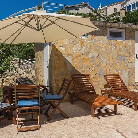 Сasa de vacaciones Awesome In Okrug Gornji With Kitchen Trogir