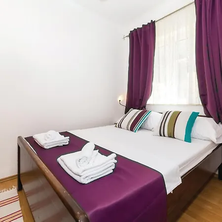 Holiday home Awesome In Okrug Gornji With Kitchen *